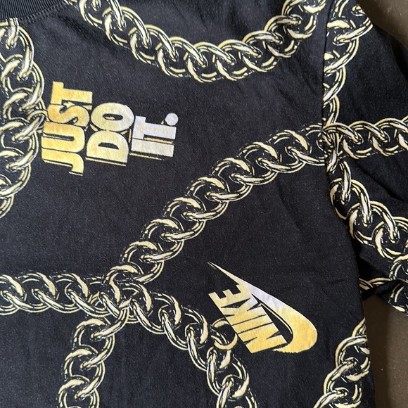 Nike - Women’s Logo Chain Crop Shirt - Picture 3 of 4